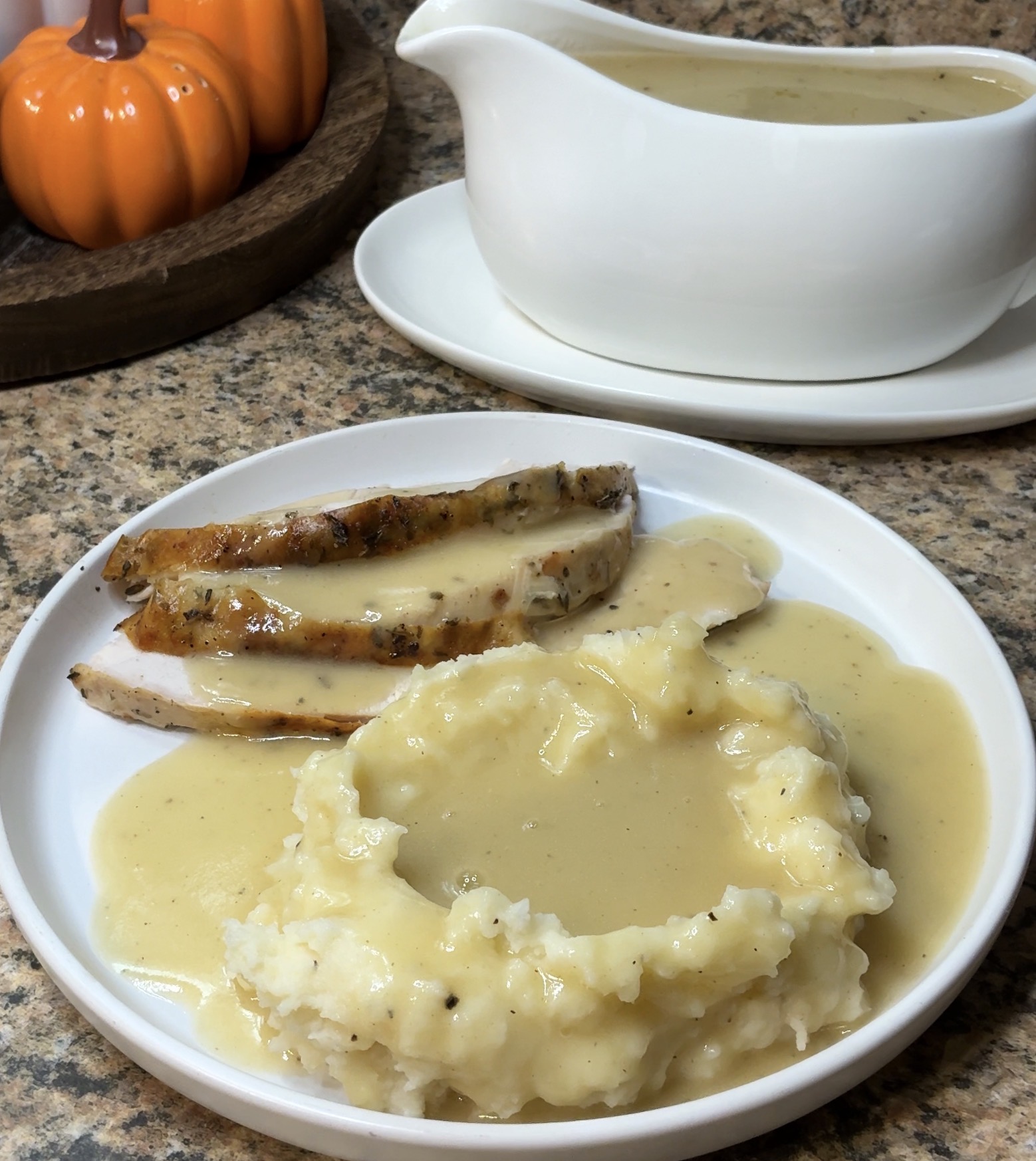 Homemade Turkey Gravy: Easy 20-Minute Recipe with Pan Drippings