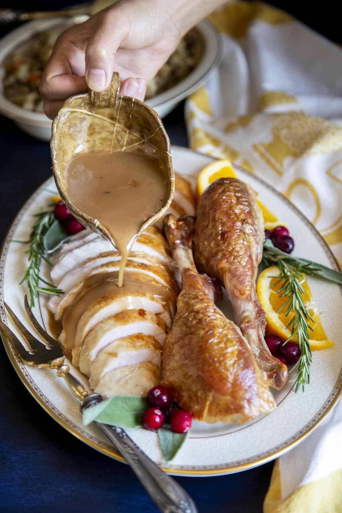 Master Delicious Turkey Gravy: Customize with Herbs, Wine, or Umami
